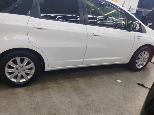 Honda Shuttle Estate, Petrol Hybrid, 2014, White