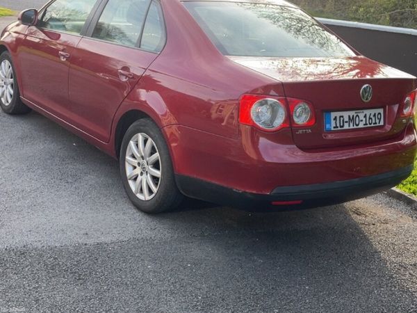 Volkswagen Jetta Saloon, Diesel, 2010, Red