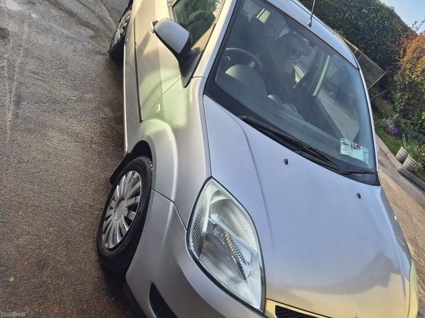 Ford Fiesta Hatchback, Petrol, 2005, Silver