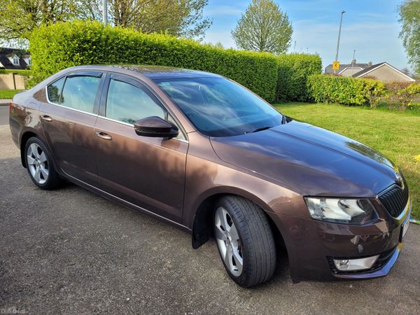 Skoda Octavia Saloon, Petrol, 2017, Brown