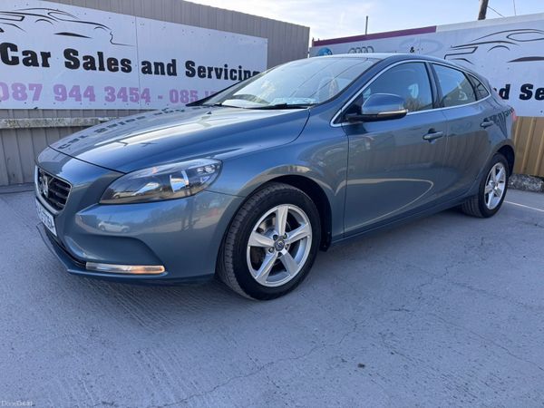 Volvo V40 Hatchback, Diesel, 2014, Blue