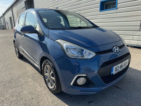 Hyundai i10 Hatchback, Petrol, 2016, Red