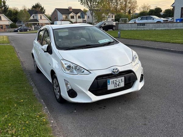 Toyota Aqua Hatchback, Petrol Hybrid, 2015, White
