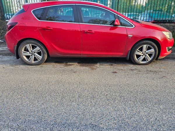 Opel Astra MPV, Diesel, 2013, Red