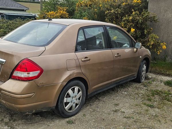 Nissan Tiida Saloon, Petrol, 2007, Gold