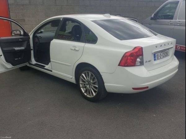 Volvo S40 Saloon, Diesel, 2010, White