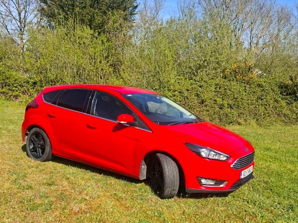Ford Focus Hatchback, Petrol, 2016, Red