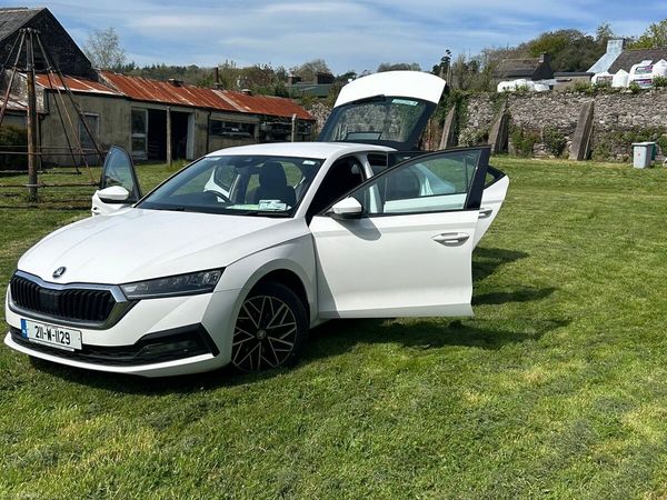 Skoda Octavia Saloon, Diesel, 2021, White