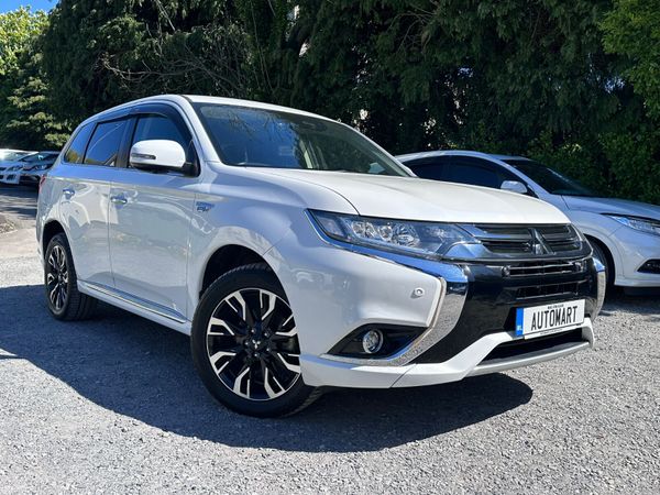 Mitsubishi Outlander SUV, Petrol Hybrid, 2017, White