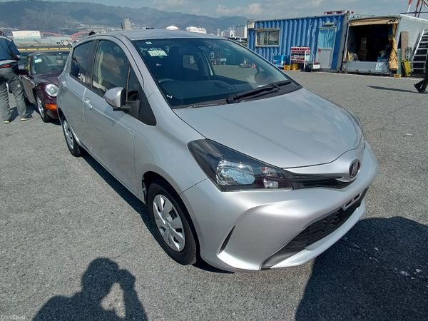 Toyota Yaris Hatchback, Petrol, 2016, Silver