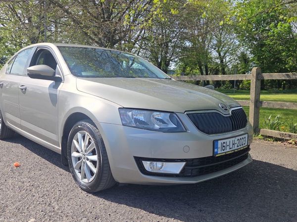 Skoda Octavia Saloon, Diesel, 2016, Beige