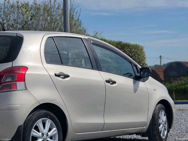Toyota Yaris Hatchback, Diesel, 2011, Gold