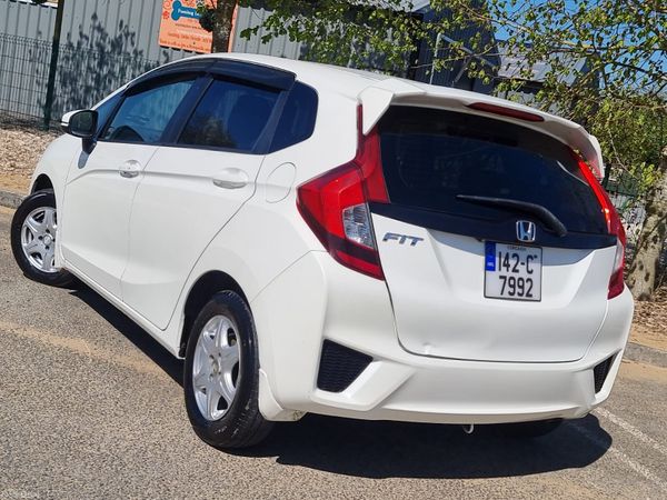 Honda Fit Hatchback, Petrol, 2014, White