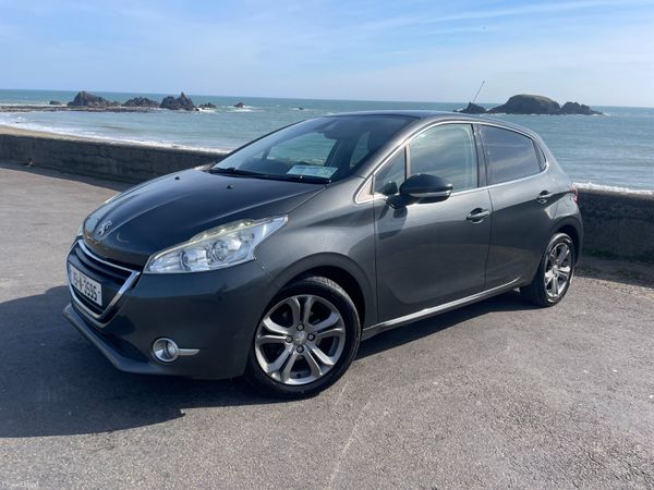 Peugeot 208 Hatchback, Petrol, 2015, Grey