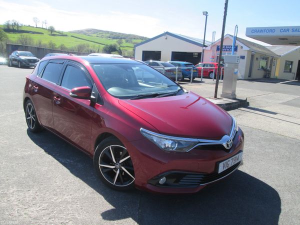 Toyota Auris Hatchback, Diesel, 2018, Red