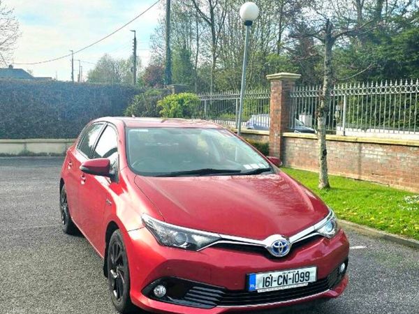 Toyota Auris MPV, Petrol Hybrid, 2016, Red