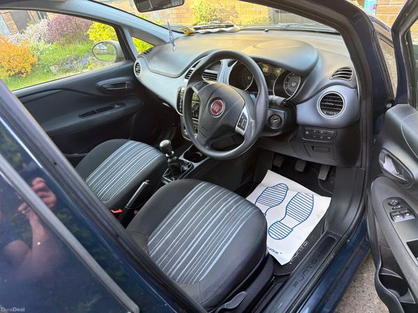 Fiat Punto Hatchback, Petrol, 2011, Blue