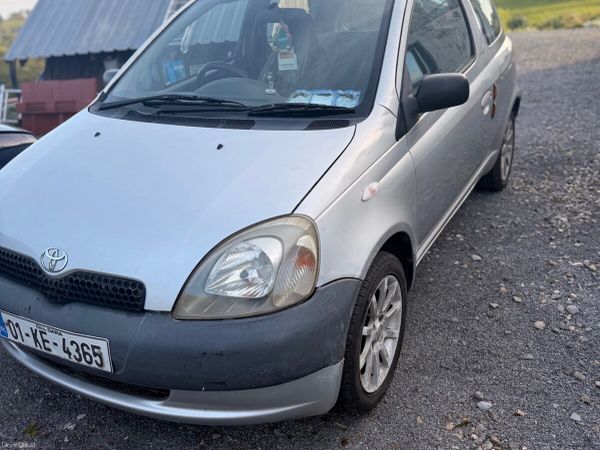 Toyota Yaris Hatchback, Petrol, 2001, Silver