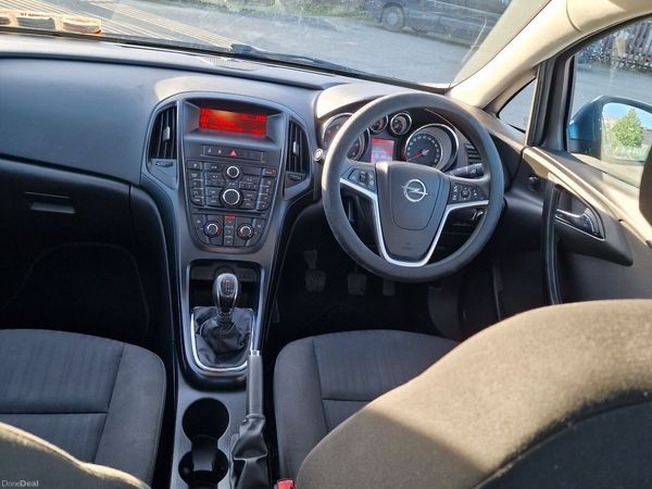 Opel Astra Saloon, Diesel, 2013, Blue