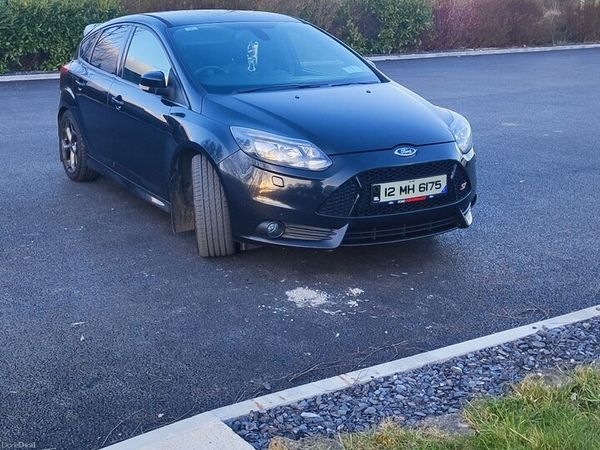 Ford Focus Hatchback, Petrol, 2012, Black