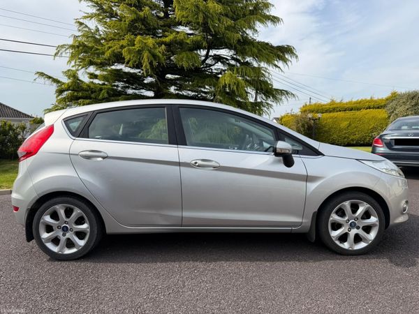 Ford Fiesta Hatchback, Petrol, 2012, Silver