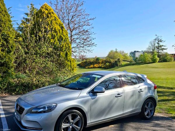 Volvo V40 Hatchback, Petrol, 2014, Silver