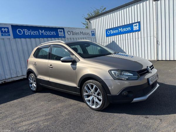 Volkswagen Polo MPV, Petrol, 2014, Gold