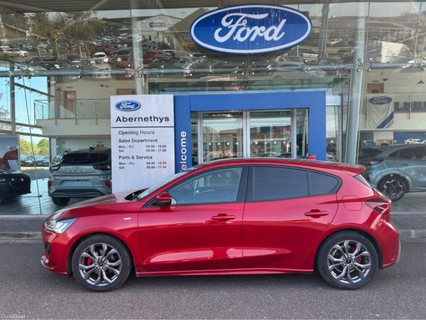 Ford Focus Hatchback, Petrol, 2024, Red