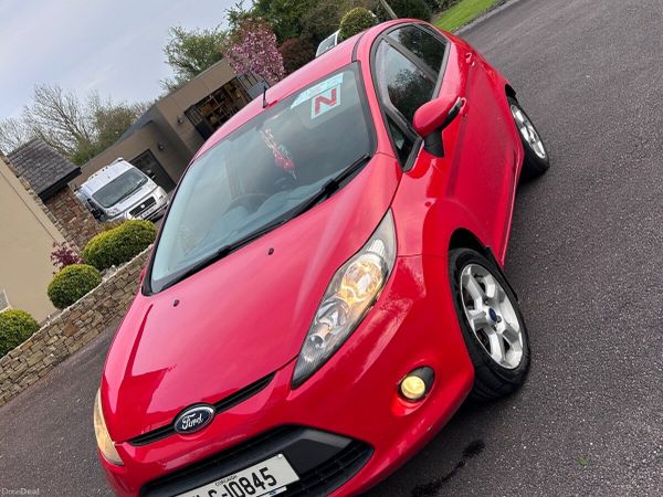 Ford Fiesta Hatchback, Petrol, 2011, Red