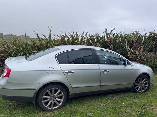 Volkswagen Passat Saloon, Diesel, 2010, Silver