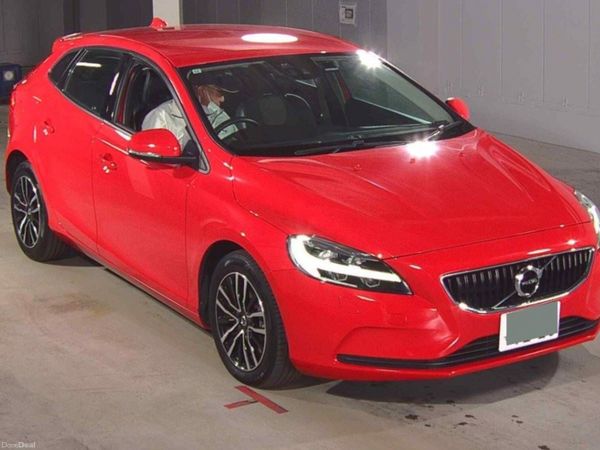 Volvo V40 Hatchback, Petrol, 2019, Red