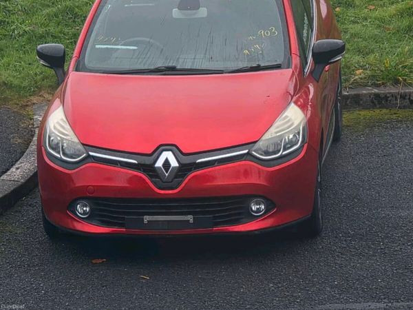 Renault Clio Hatchback, Petrol, 2016, Red