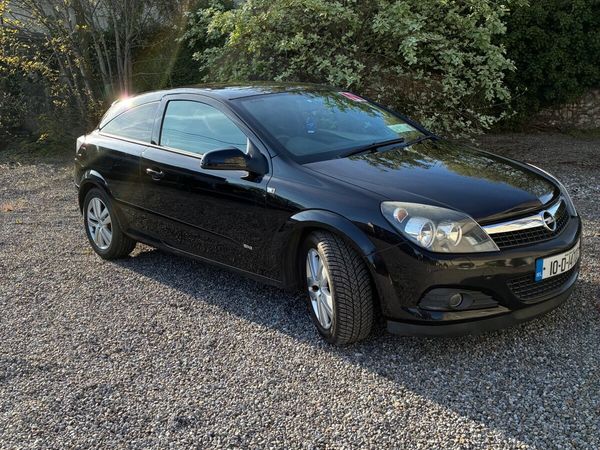Opel Astra Hatchback, Petrol, 2010, Black