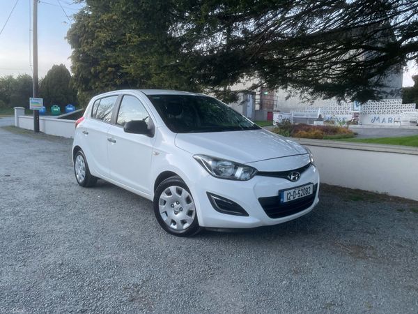 Hyundai i20 Hatchback, Petrol, 2012, White