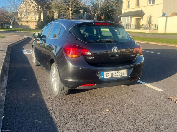 Vauxhall Astra Hatchback, Diesel, 2012, Black