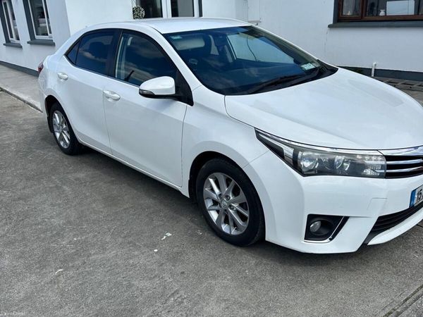 Toyota Corolla Saloon, Diesel, 2015, White