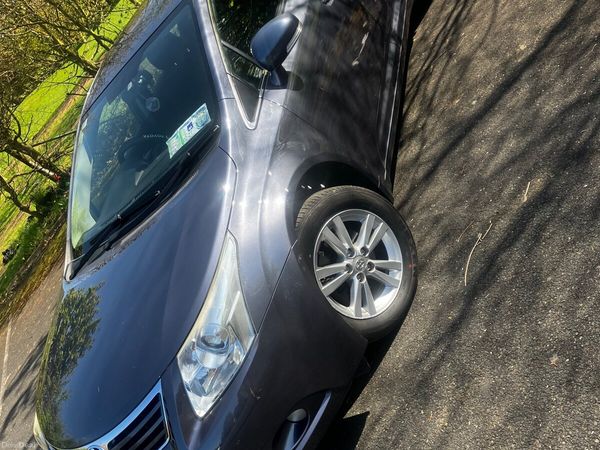 Toyota Avensis Saloon, Petrol, 2010, Blue