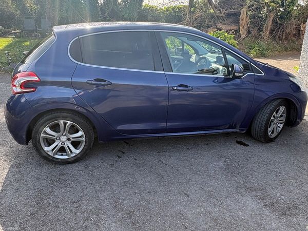 Peugeot 208 Hatchback, Diesel, 2013, Blue