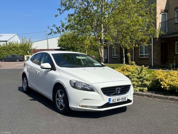 Volvo V40 Hatchback, Diesel, 2014, White