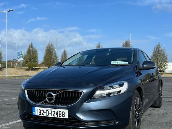 Volvo V40 Estate, Diesel, 2019, Blue