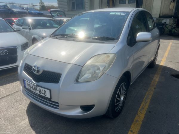 Toyota Yaris Hatchback, Petrol, 2009, Silver