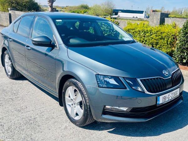 Skoda Octavia Saloon, Diesel, 2019, Grey