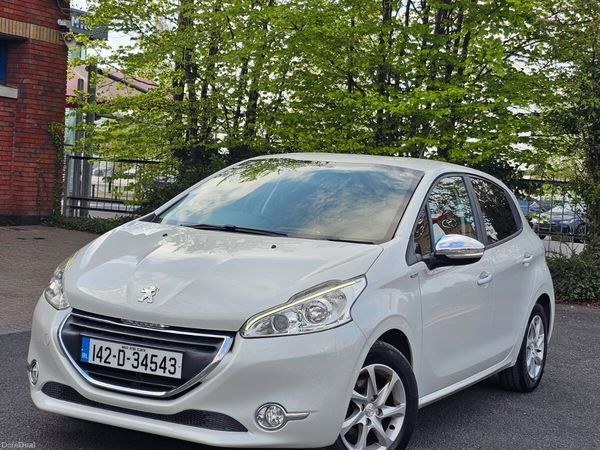 Peugeot 208 Hatchback, Petrol, 2014, White