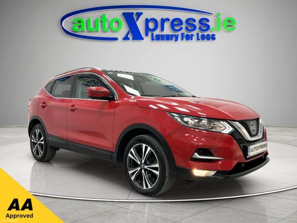 Nissan Qashqai SUV, Diesel, 2017, Red