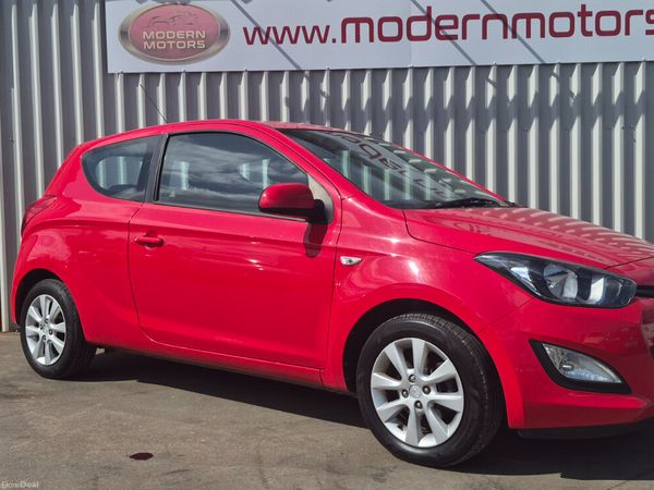 Hyundai i20 Hatchback, Petrol, 2014, Red