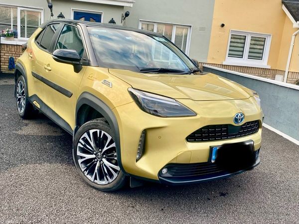 Toyota Yaris Cross Hatchback, Petrol Hybrid, 2023, Yellow