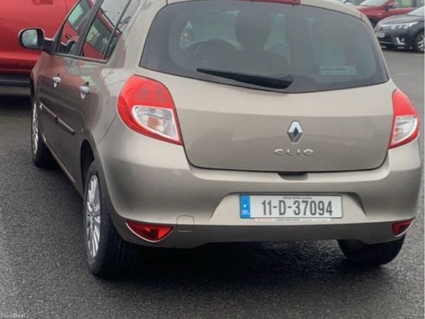 Renault Clio Hatchback, Petrol, 2011, Gold