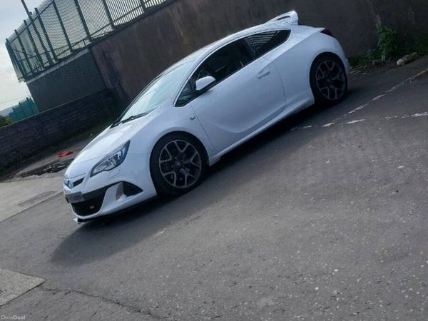 Vauxhall Astra Hatchback, Petrol, 2015, White