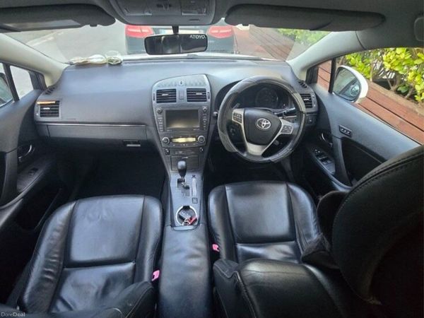 Toyota Avensis Saloon, Diesel, 2011, White