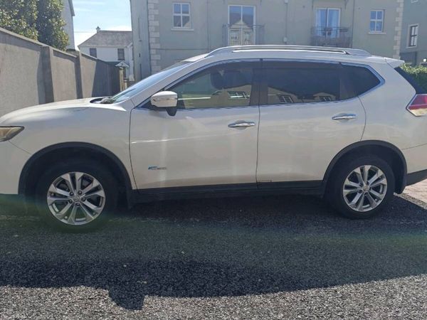 Nissan X-Trail SUV, Petrol Hybrid, 2015, White